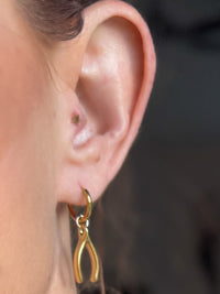 Wishbone lucky charm earring